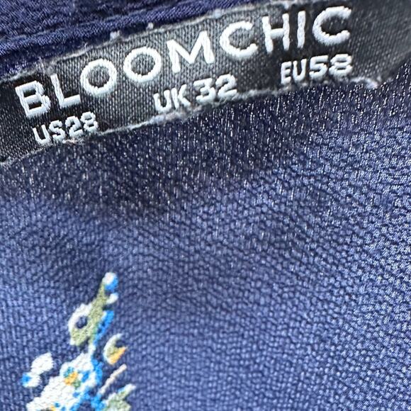 Bloomchic Lightweight Womens Navy Floral Blouse Plus Size 28 Lightweight Flowy - Picture 3 of 4